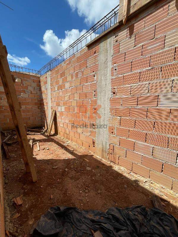 Casa geminada à venda no Cabral: 