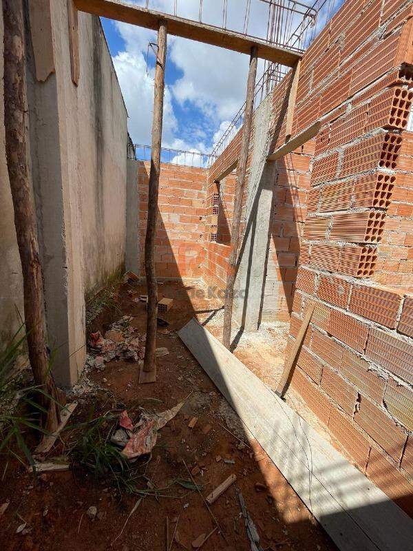 Casa geminada à venda no Cabral: 