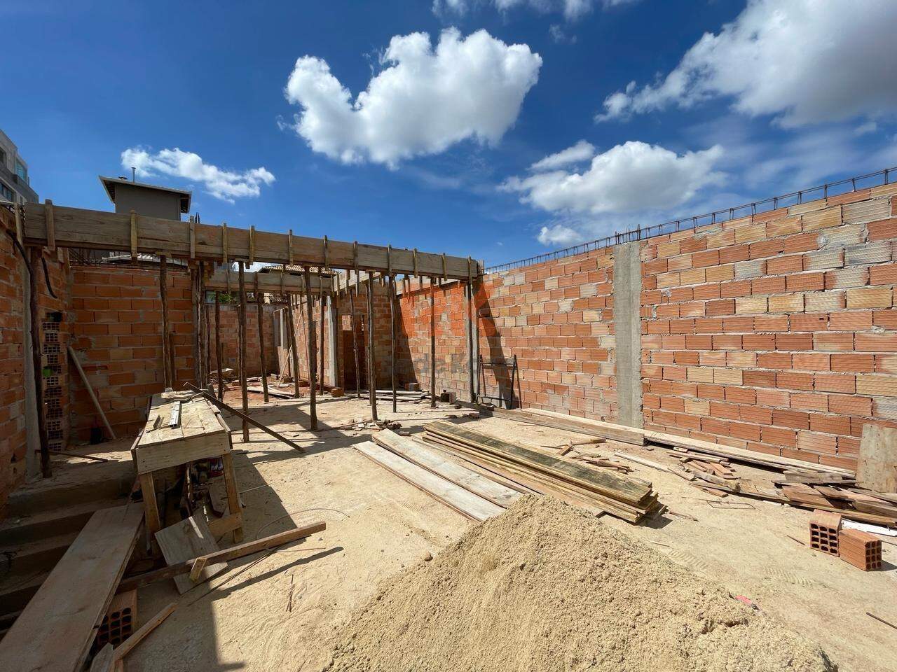 Casa geminada à venda no Cabral: 