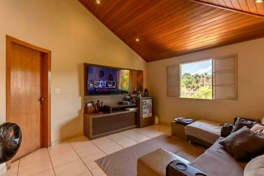 Casa em condomínio à venda no Braúnas: 