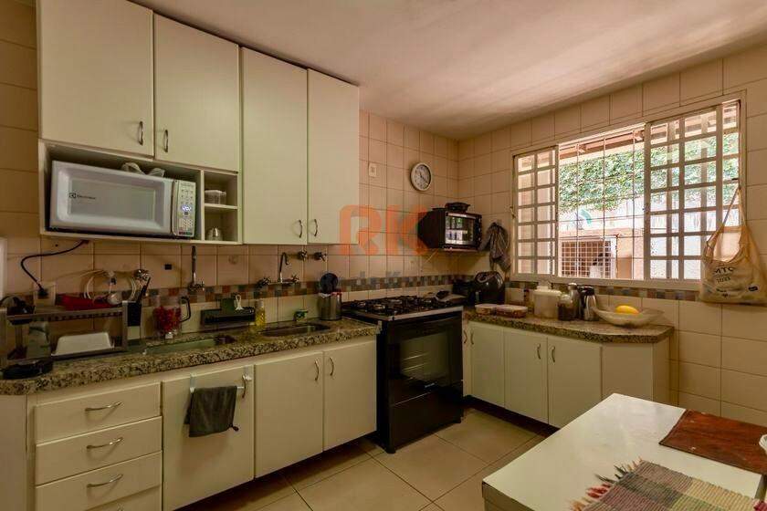 Casa em condomínio à venda no Braúnas: 