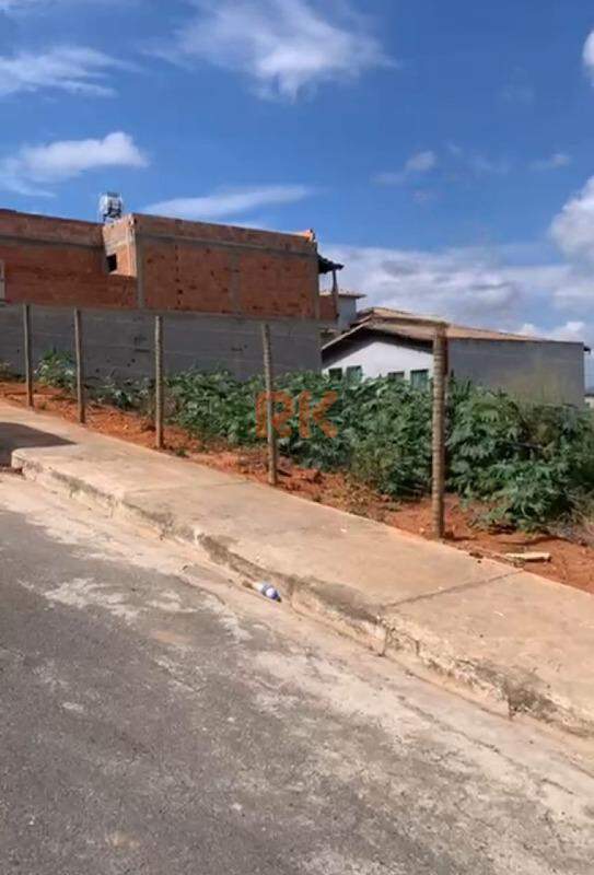 Terreno / Área à venda no Cândida Ferreira: 