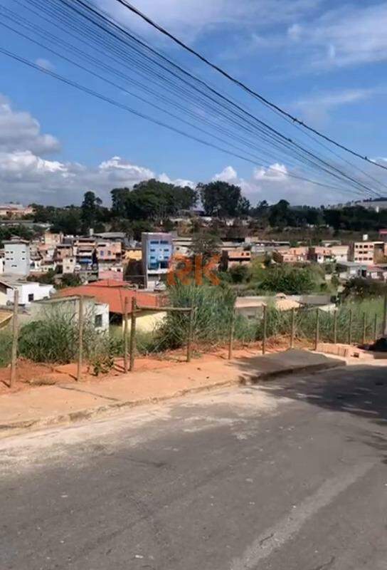 Terreno / Área à venda no Cândida Ferreira: 