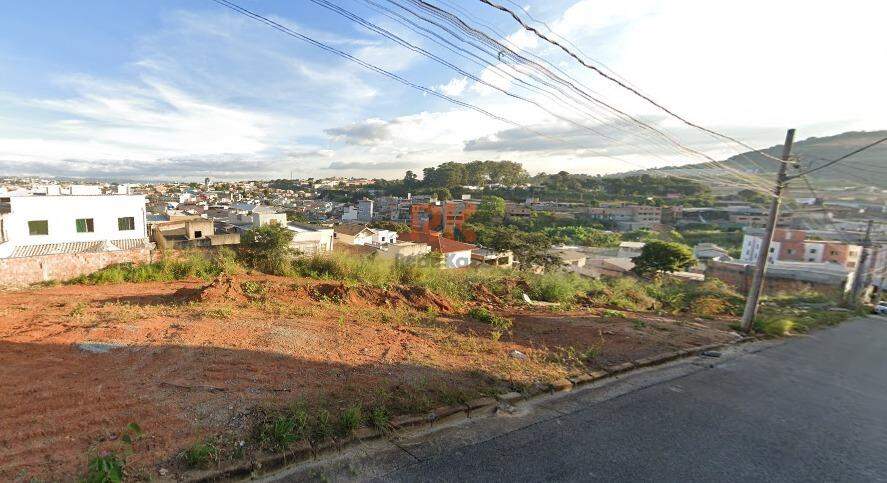 Terreno / Área à venda no Cândida Ferreira: 