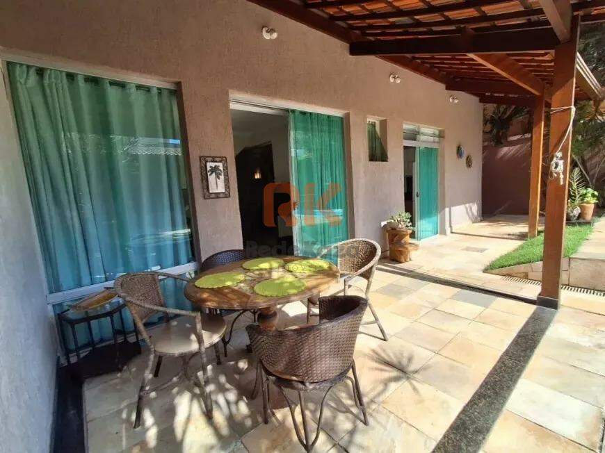 Casa à venda no Itapoã: 
