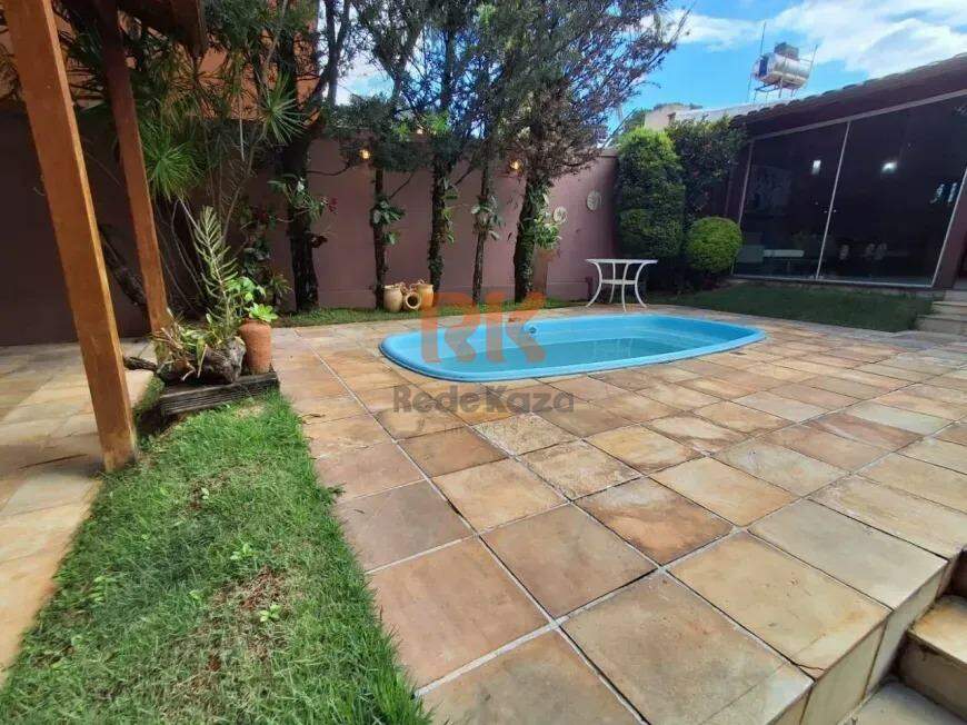 Casa à venda no Itapoã: 
