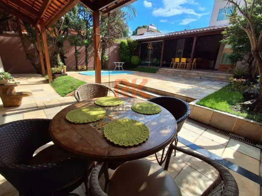 Casa à venda no Itapoã: 