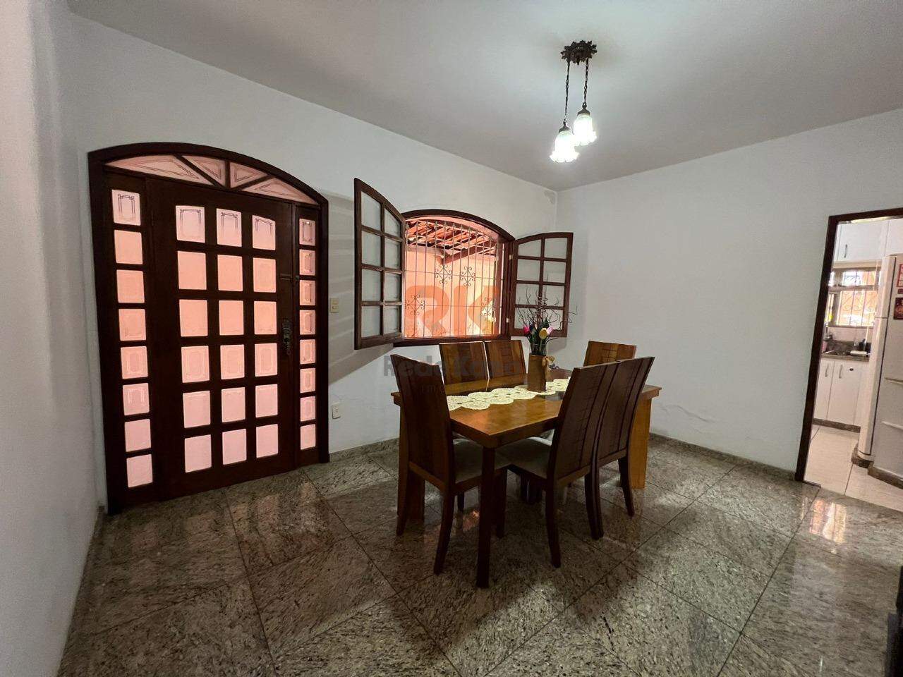 Casa à venda no Arvoredo I: 