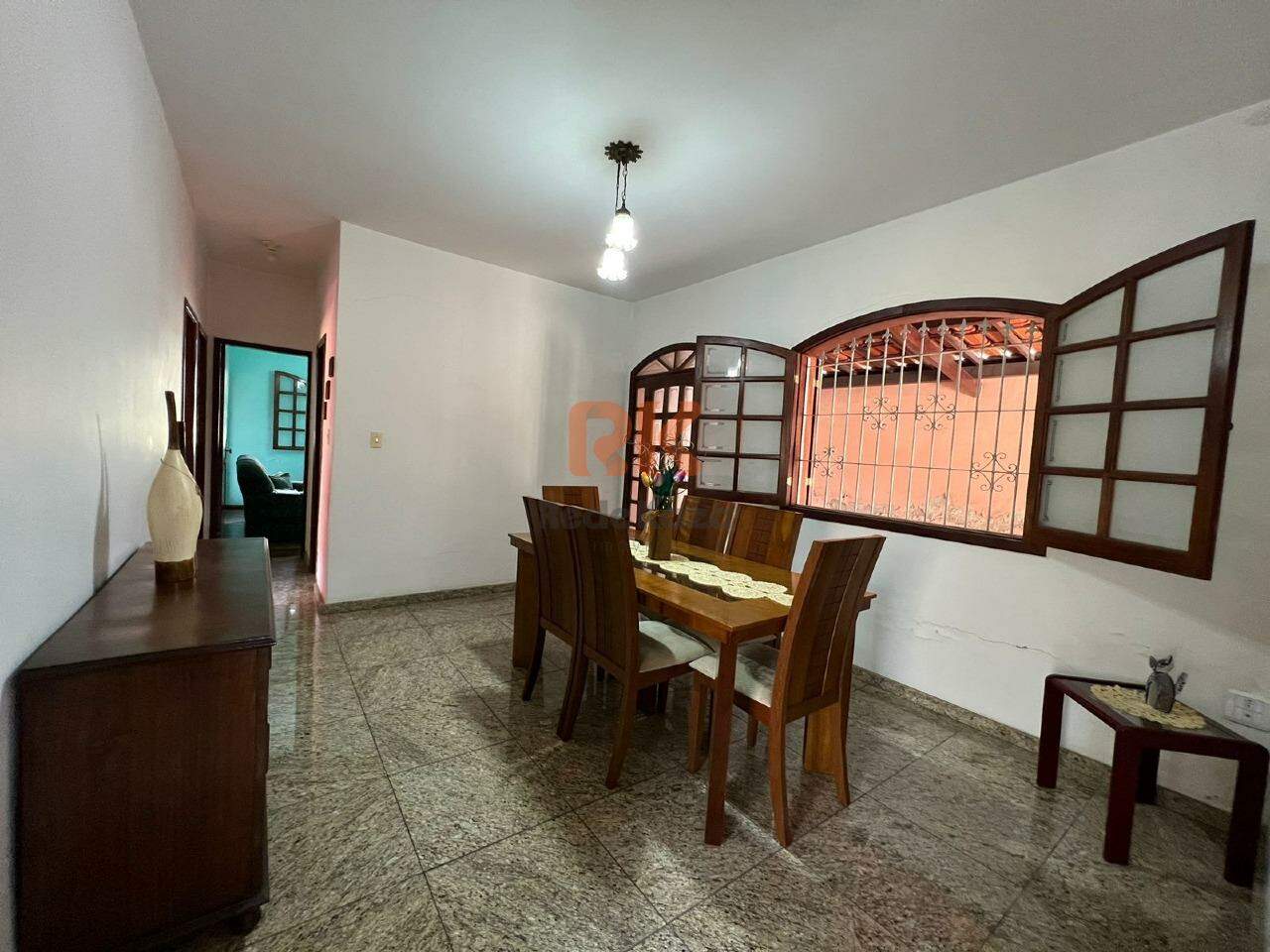 Casa à venda no Arvoredo I: 