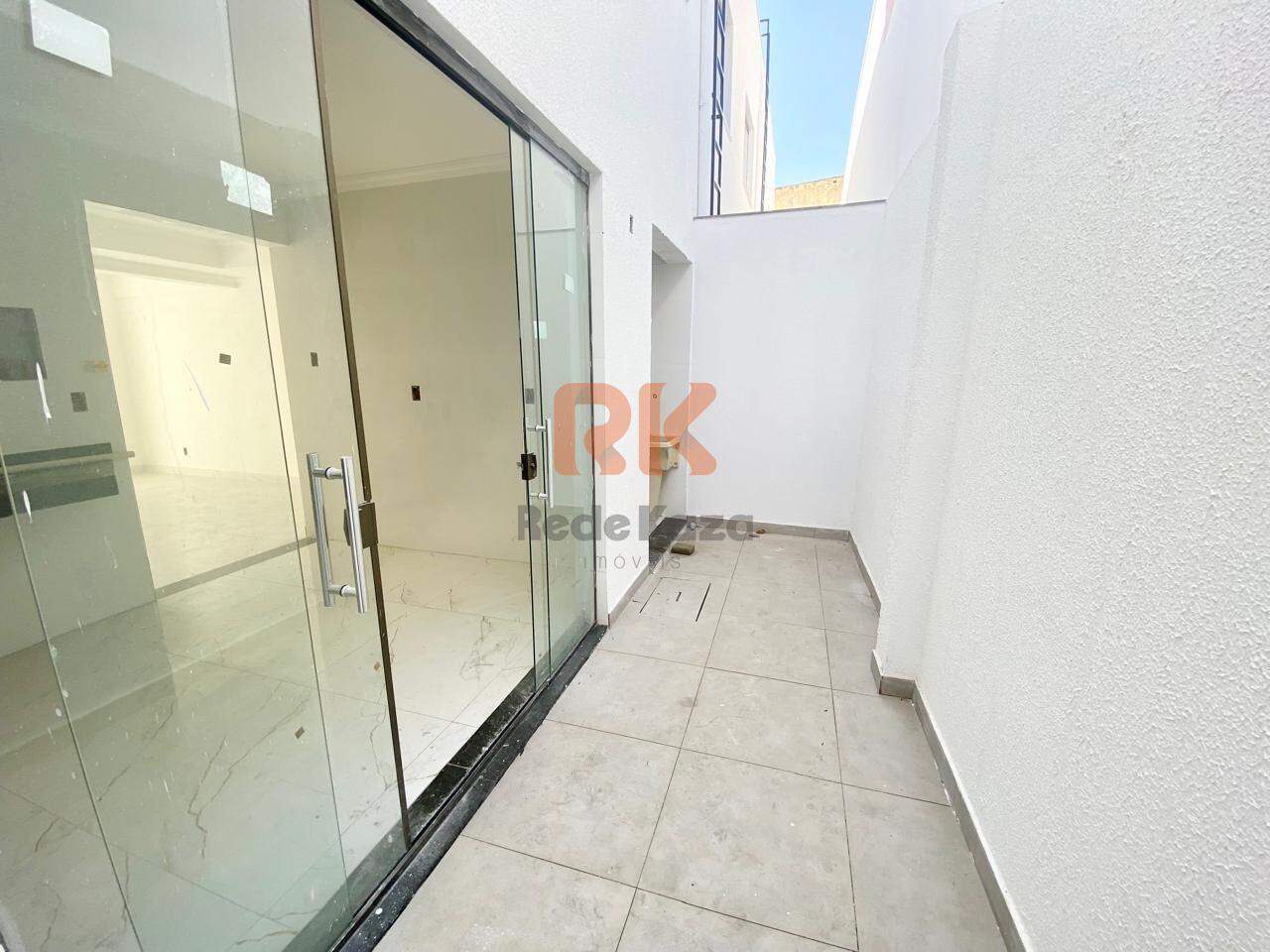 Casa geminada à venda no Santa Amélia: 