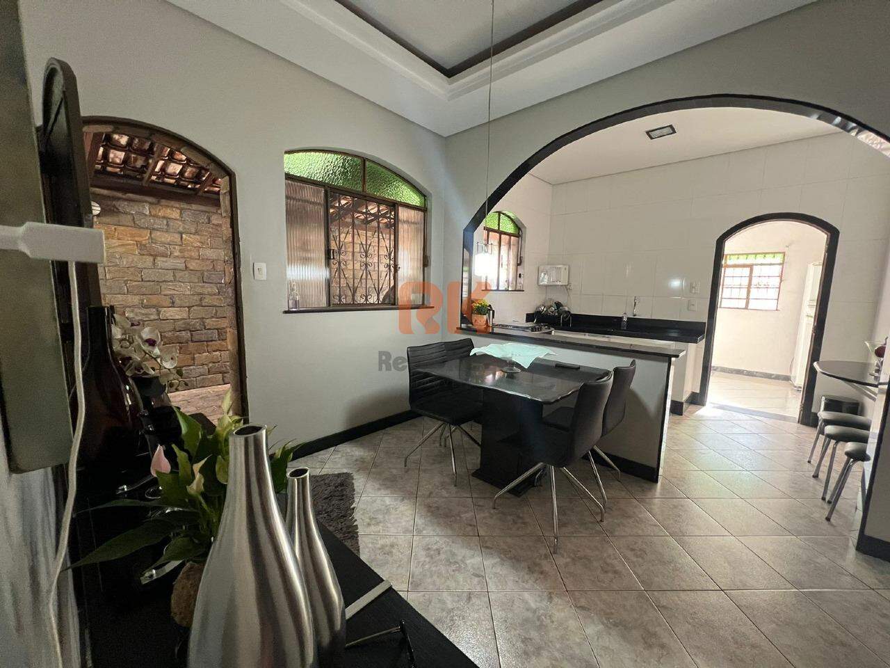 Casa à venda no Arvoredo I: 