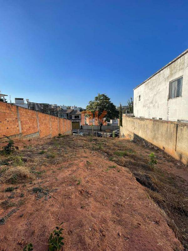 Lote à venda no Cabral: 