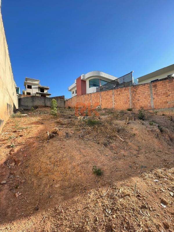 Lote à venda no Cabral: 