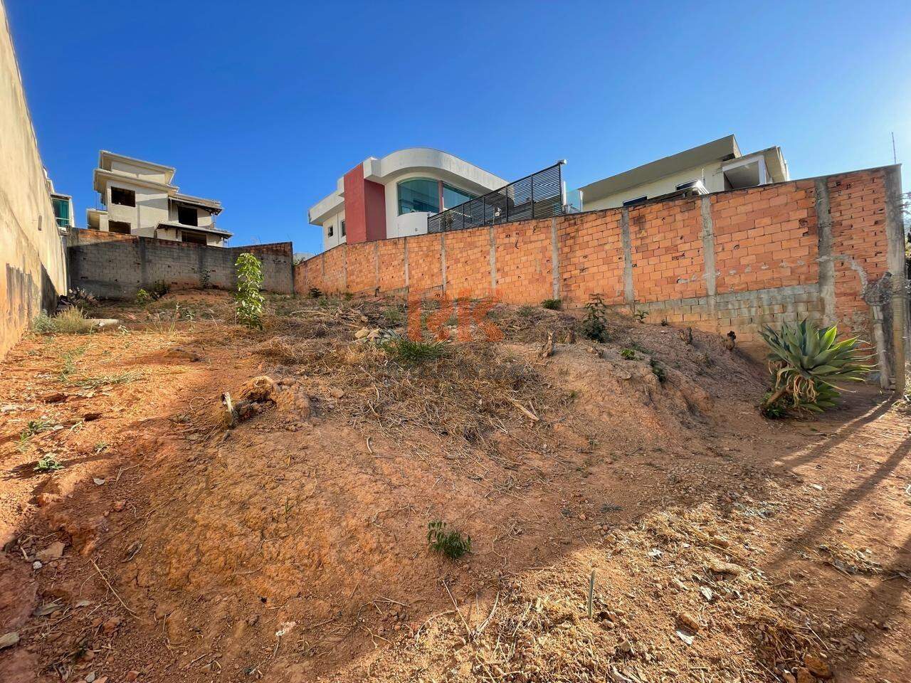 Lote à venda no Cabral: 