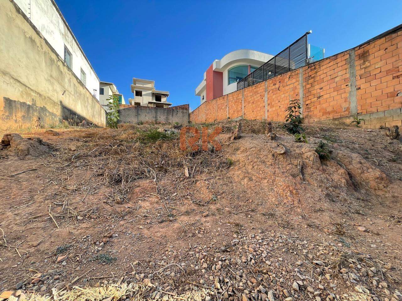 Lote à venda no Cabral: 