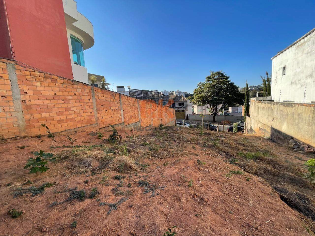 Lote à venda no Cabral: 