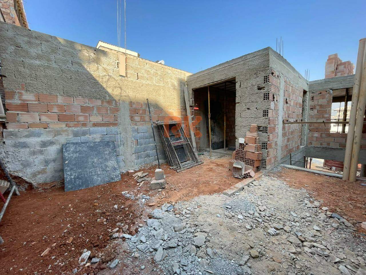 Casa geminada à venda no Cândida Ferreira: 