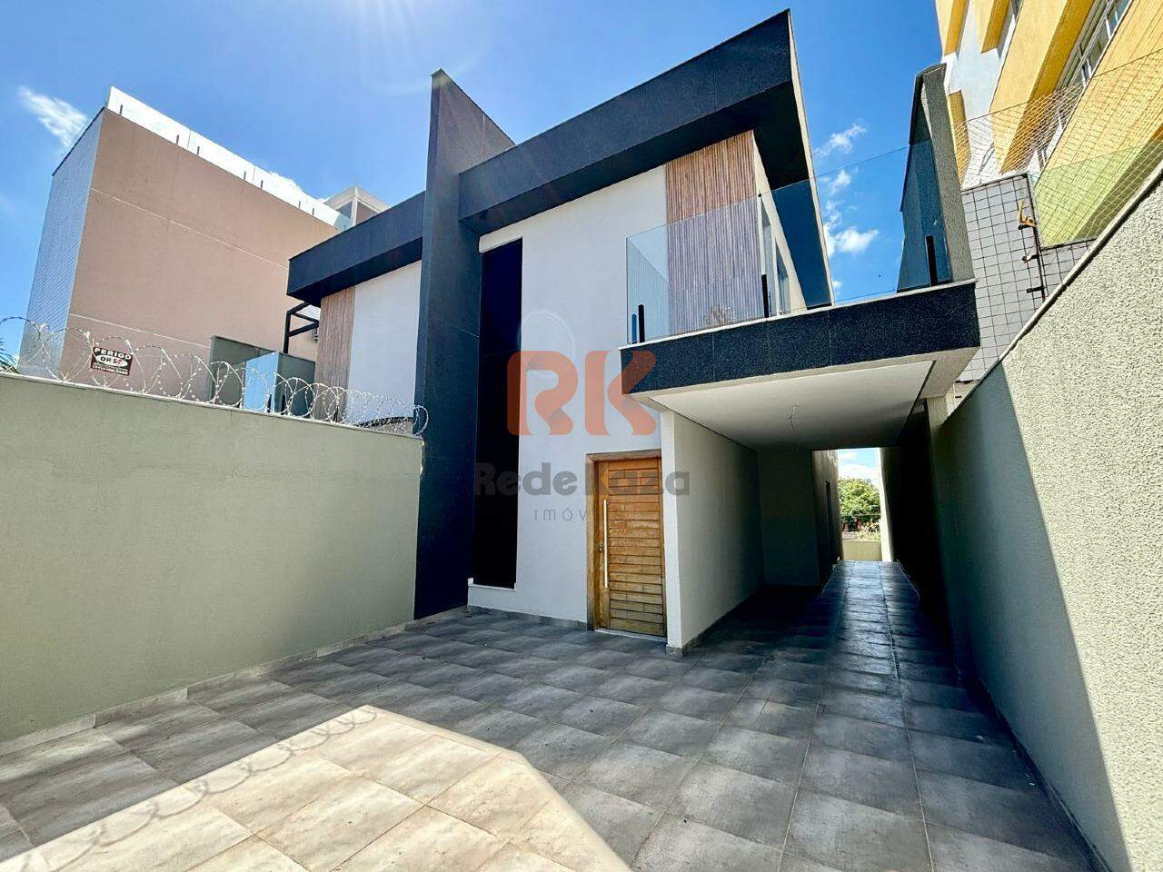 Casa geminada à venda no Planalto: 