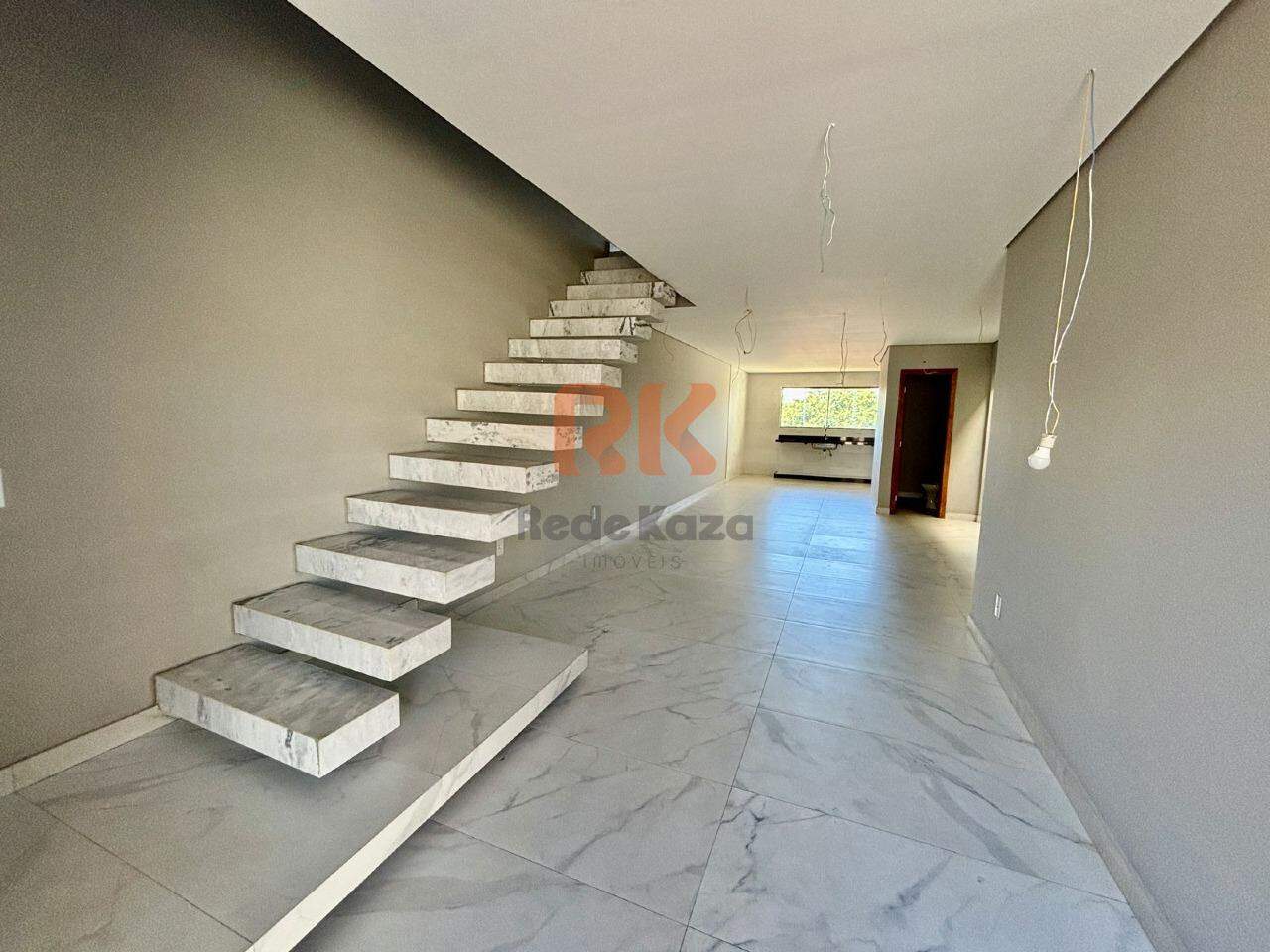 Casa geminada à venda no Planalto: 