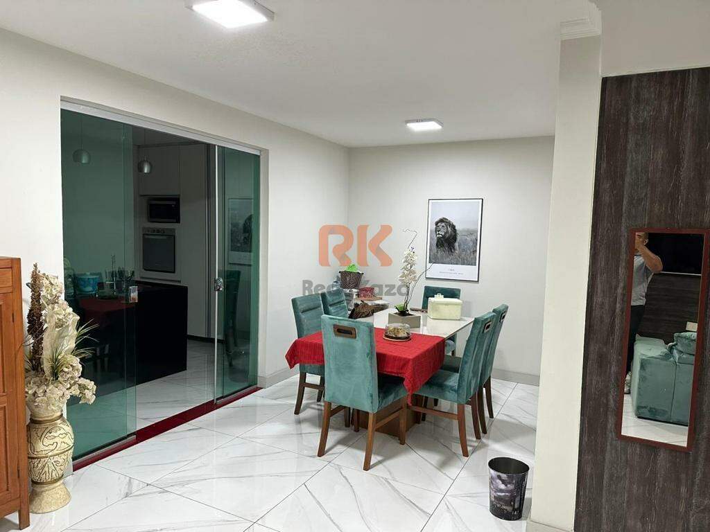 Casa geminada à venda no Centro: 