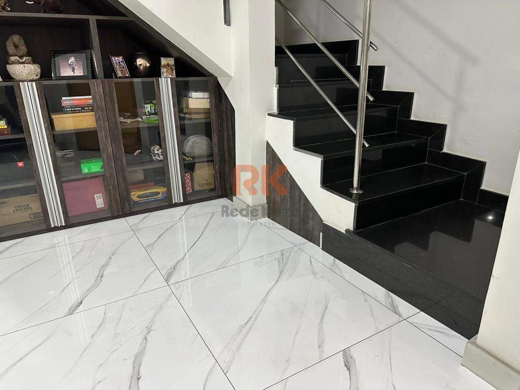 Casa geminada à venda no Centro: 