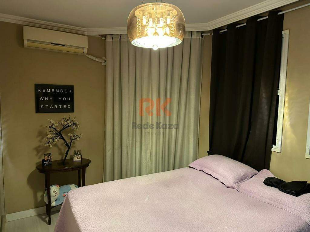 Casa geminada à venda no Centro: 