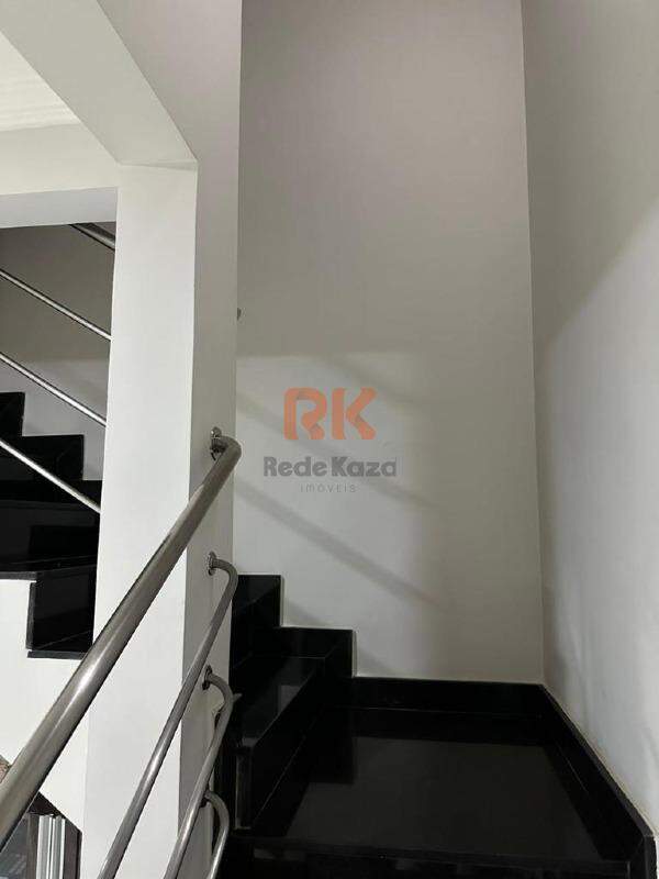 Casa geminada à venda no Centro: 