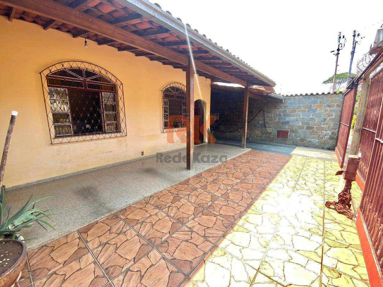 Casa à venda no Itapoã: 
