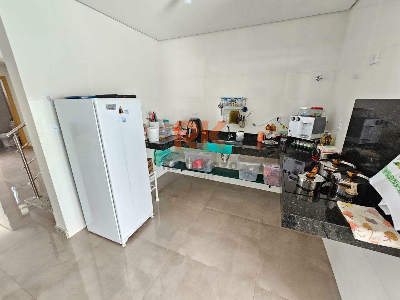 Casa geminada para aluguel no Santa Rosa: 