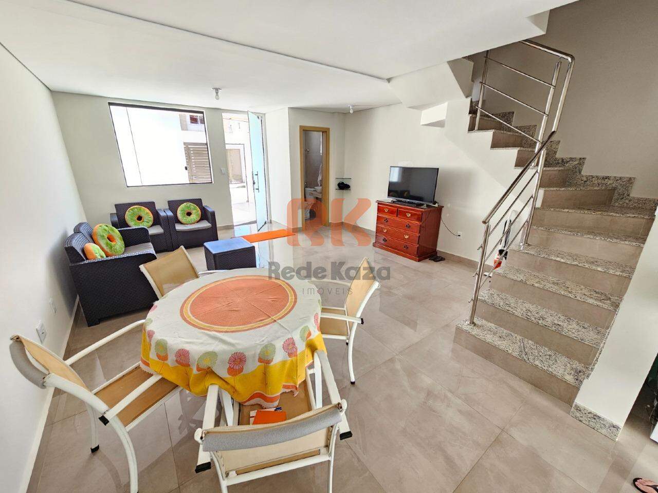 Casa geminada para aluguel no Santa Rosa: 