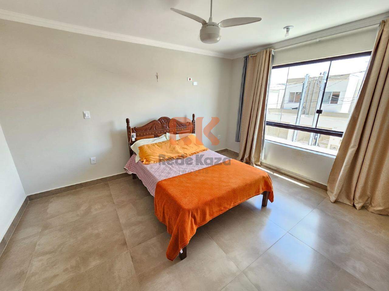 Casa geminada para aluguel no Santa Rosa: 