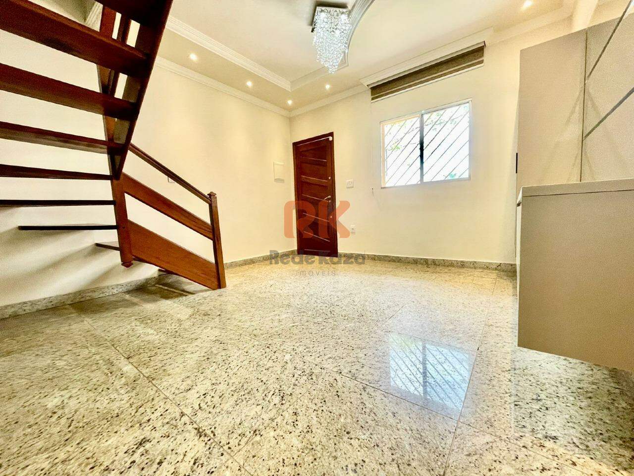 Casa geminada para aluguel no Cabral: 