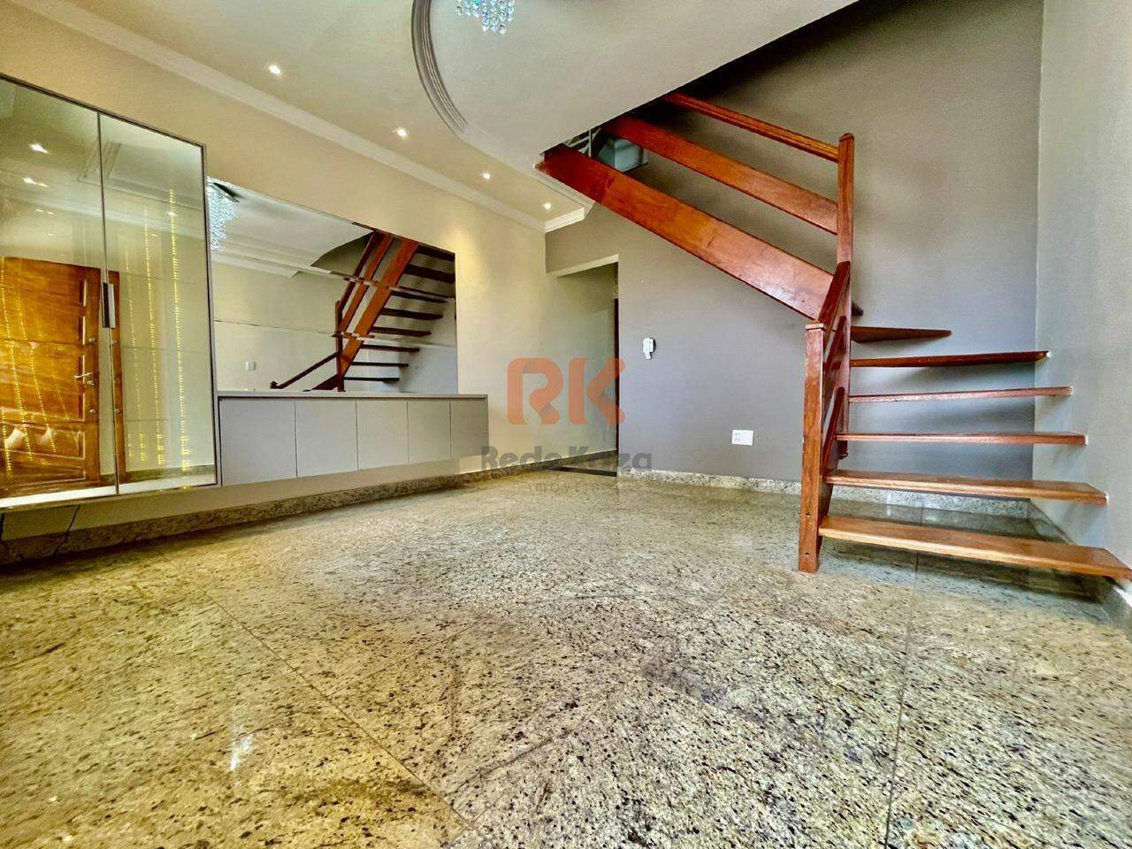 Casa geminada para aluguel no Cabral: 