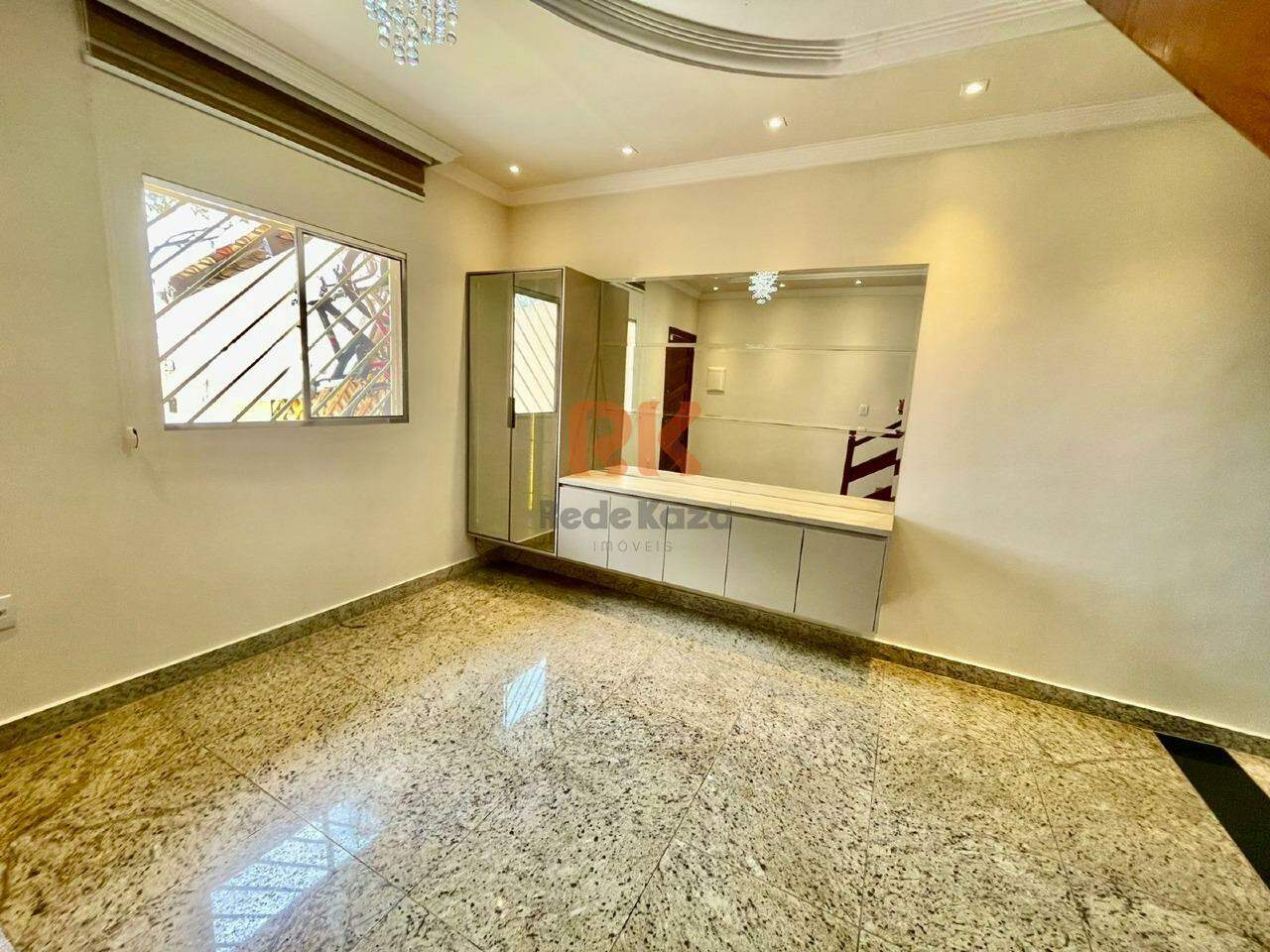 Casa geminada para aluguel no Cabral: 