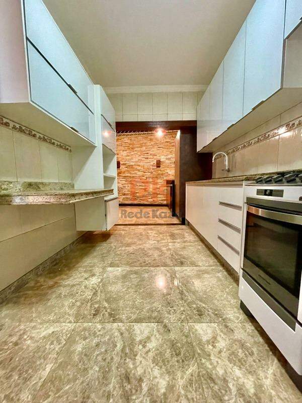 Casa geminada para aluguel no Cabral: 