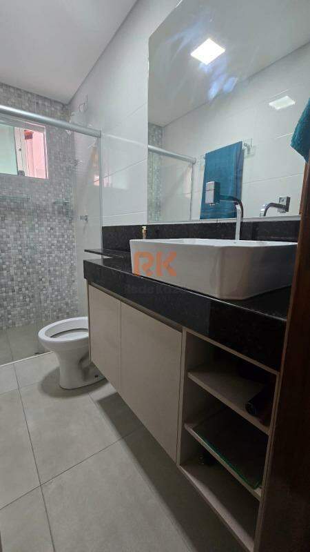 Casa geminada à venda no Vale Das Orquideas: 