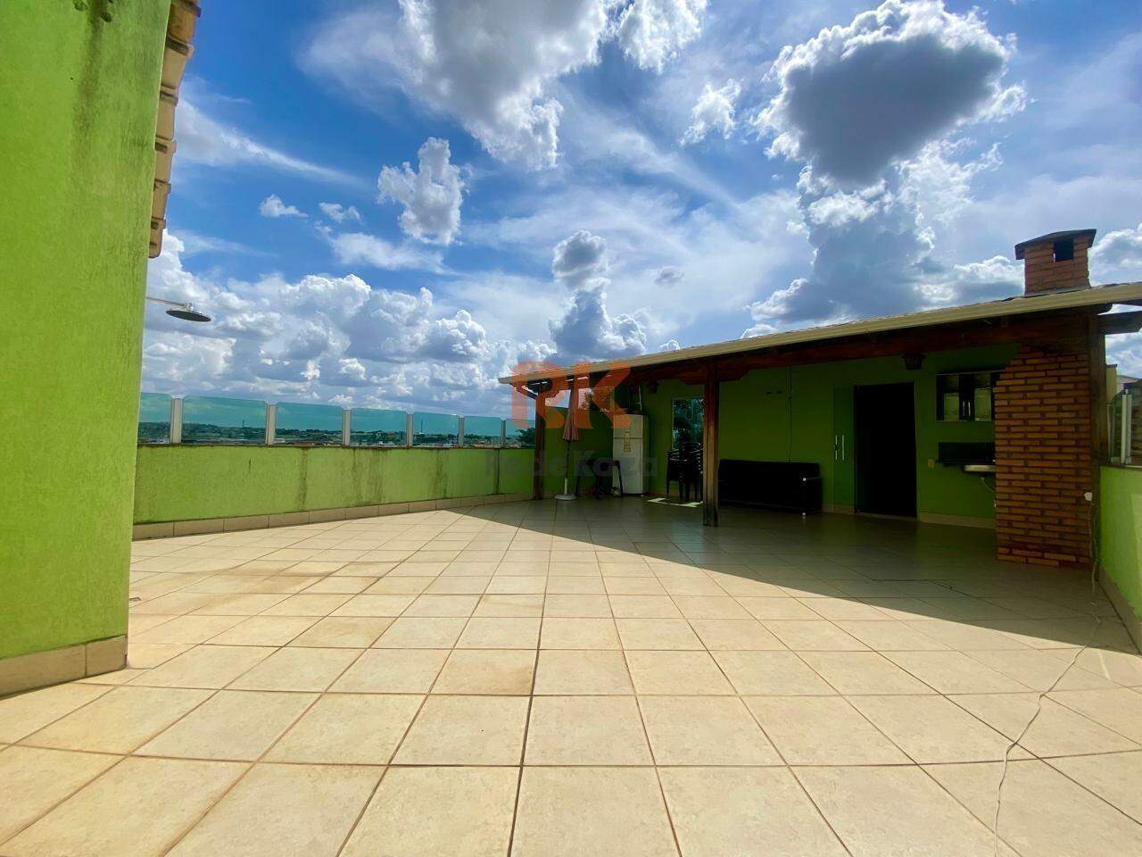 Casa geminada à venda no Arvoredo 2: 