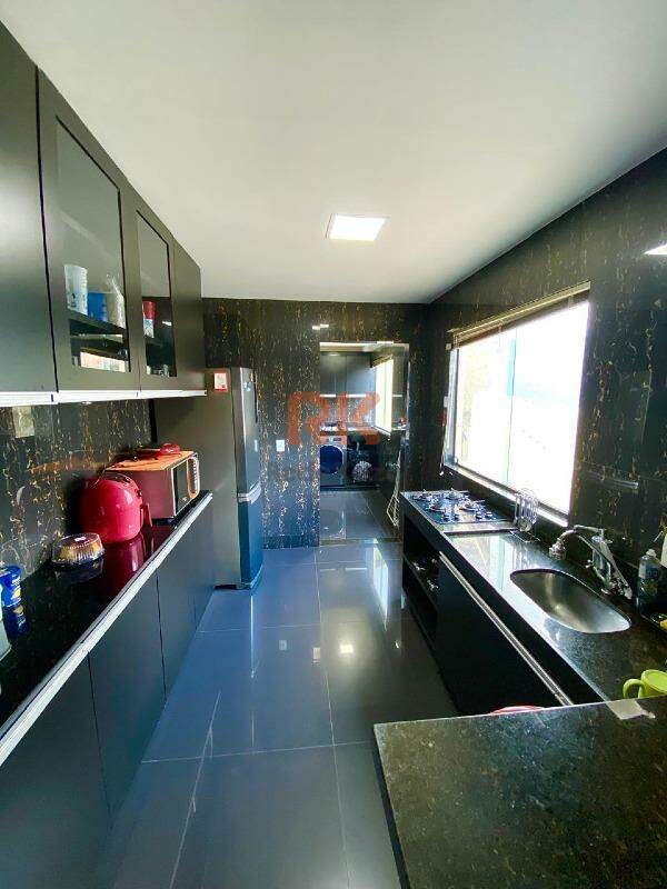 Casa geminada à venda no Arvoredo 2: 