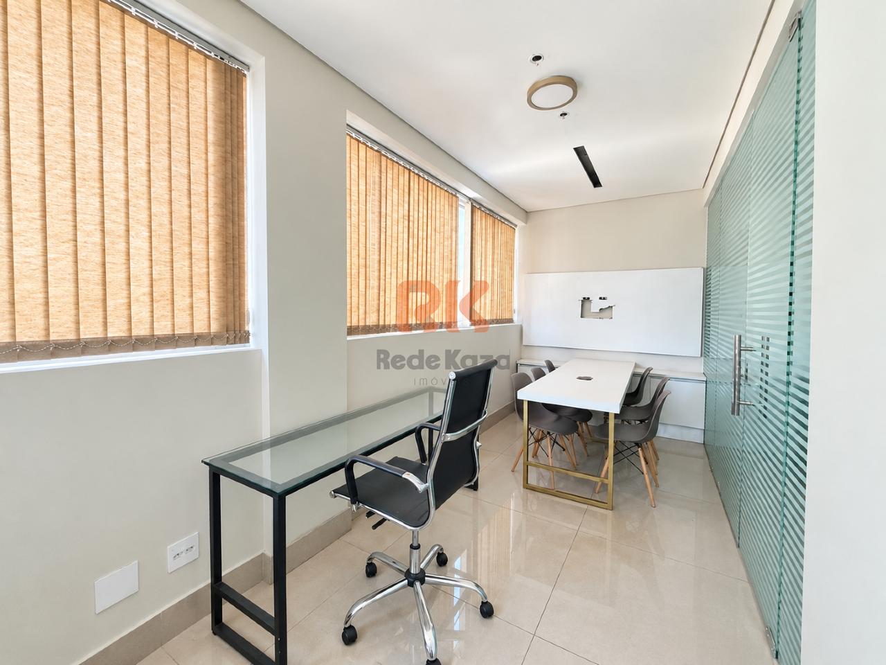 Sala para aluguel no Cabral: 