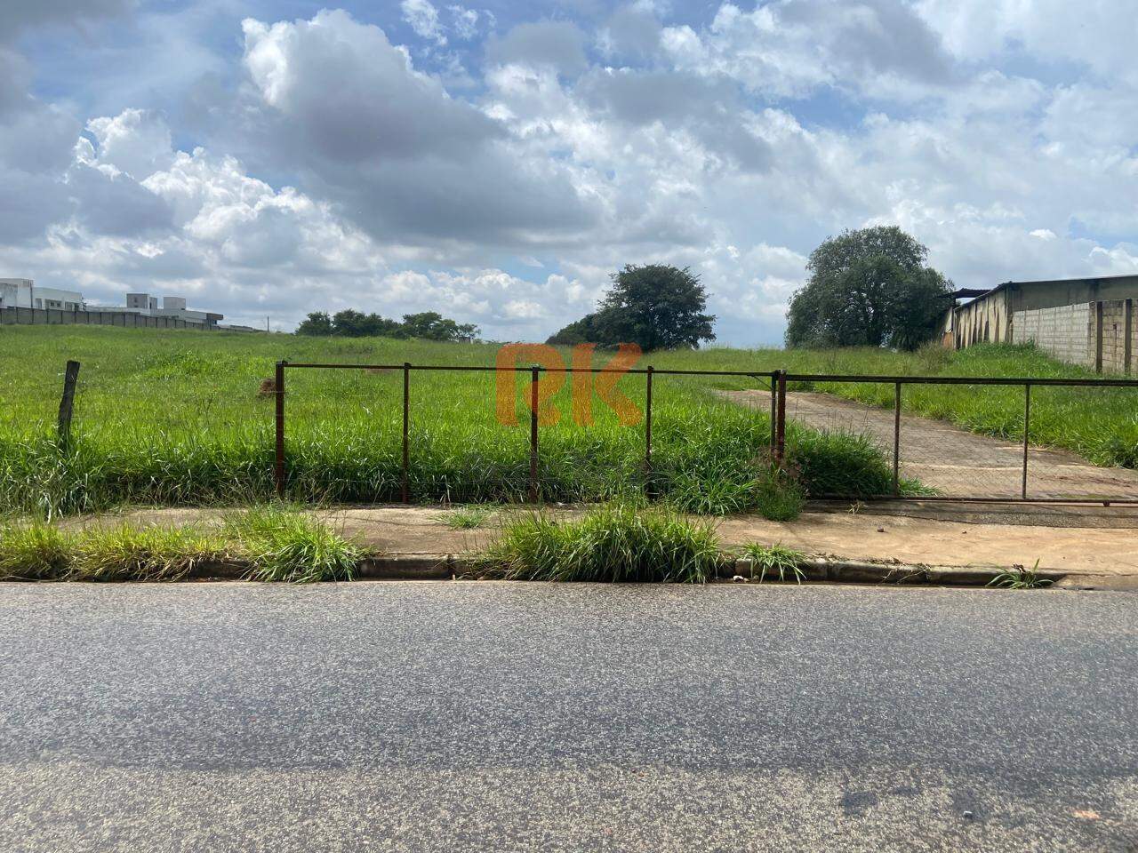 Terreno / Área à venda no Chácaras Cotia: 