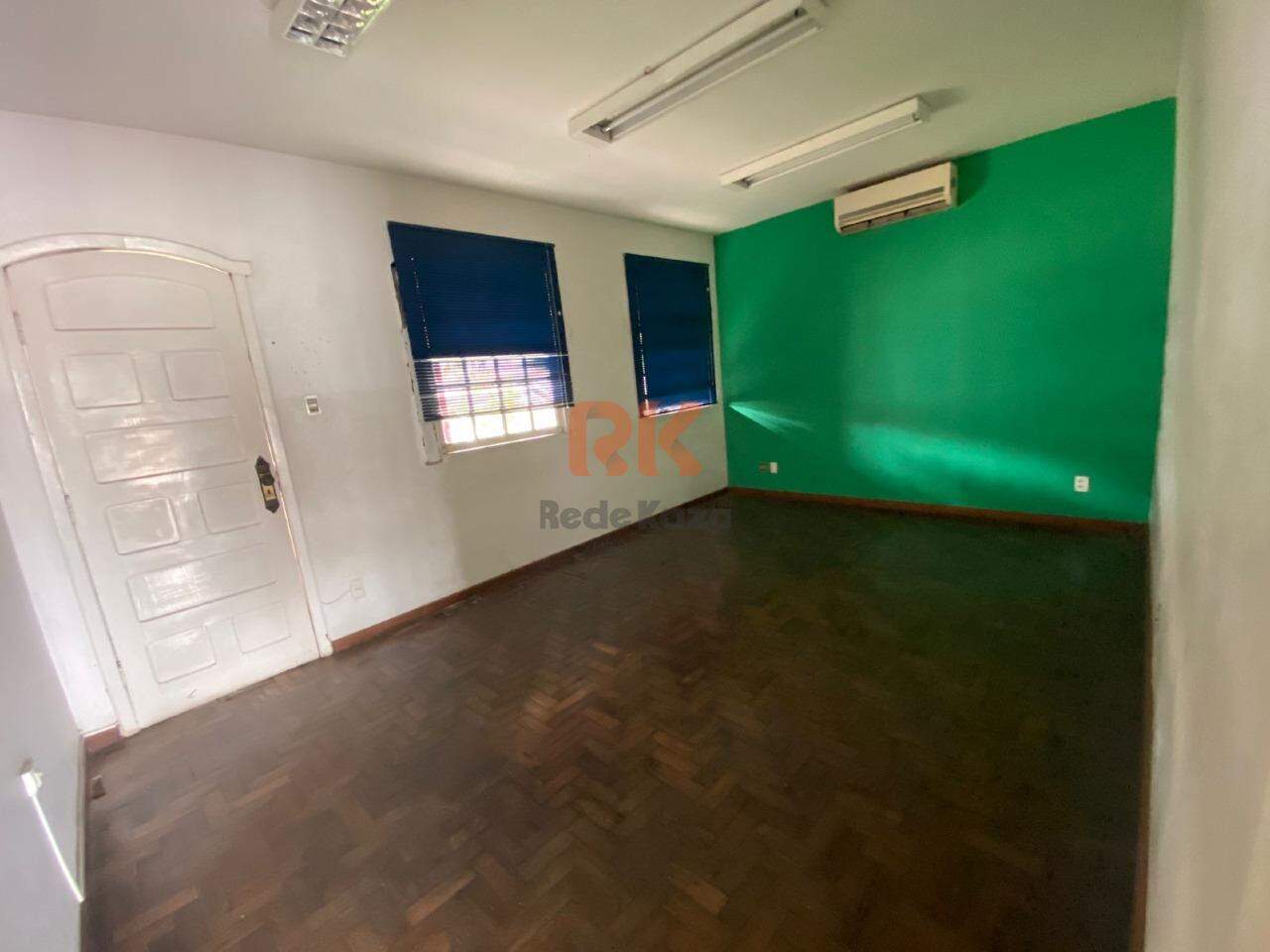 Casa comercial para aluguel no Centro: 