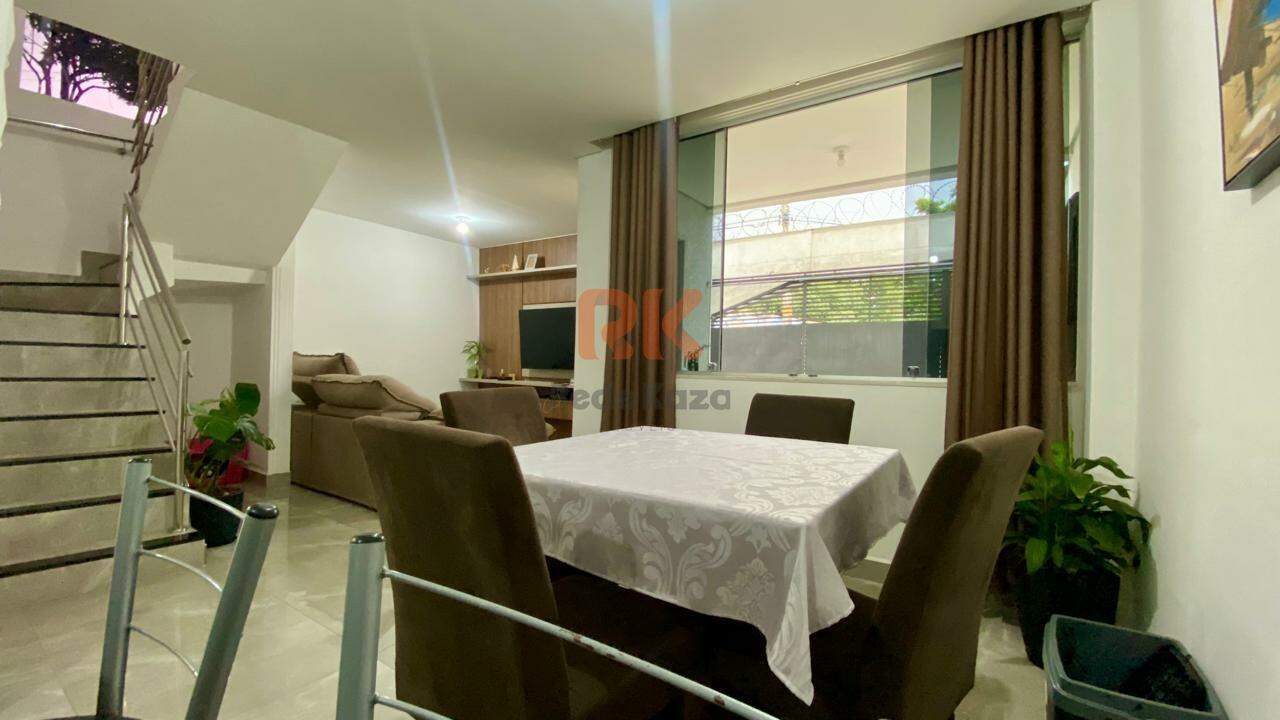 Casa geminada à venda no Manacás: 
