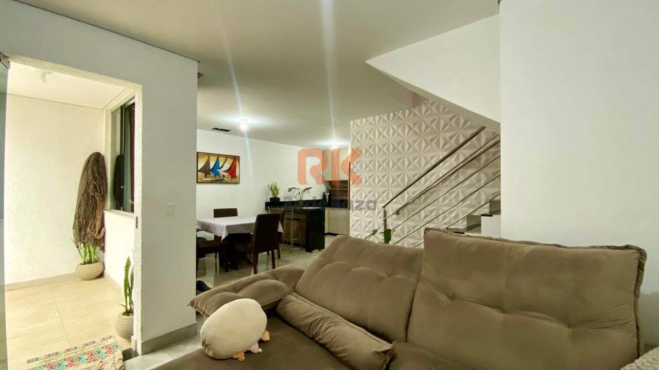 Casa geminada à venda no Manacás: 
