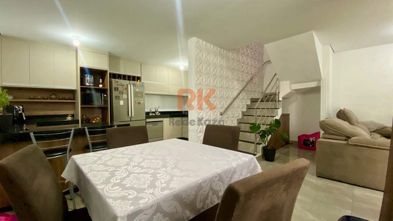 Casa geminada à venda no Manacás: 