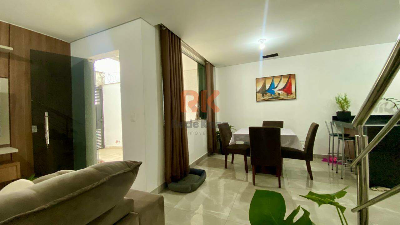 Casa geminada à venda no Manacás: 