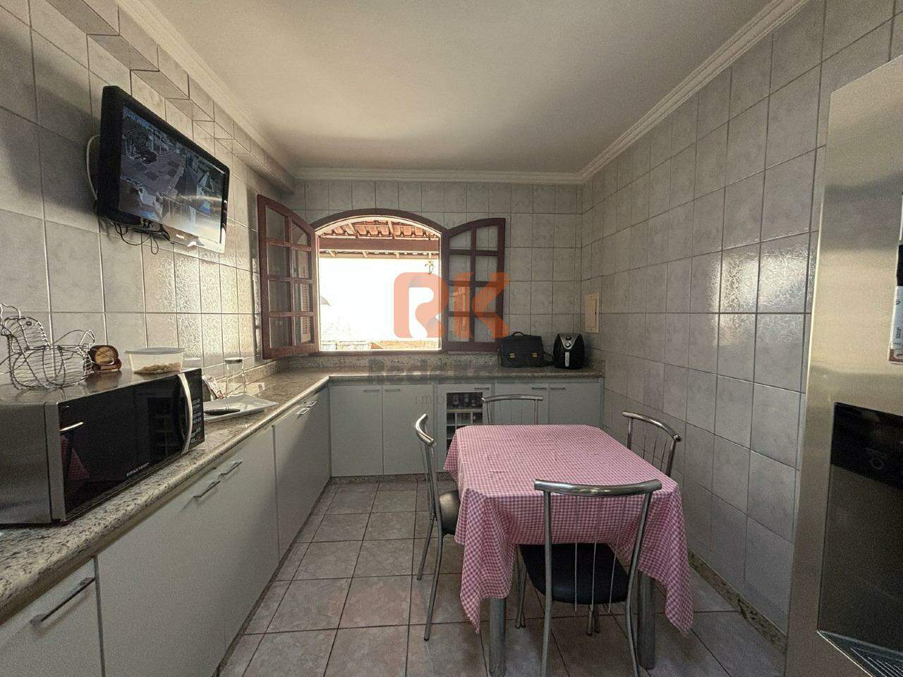 Casa à venda no Itapoã: 