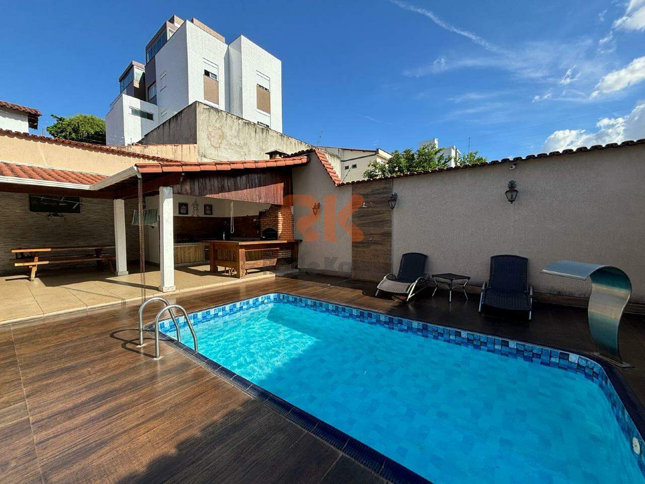 Casa à venda no Itapoã: 