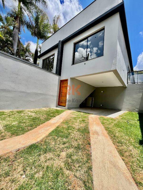 Casa à venda no Trevo: 