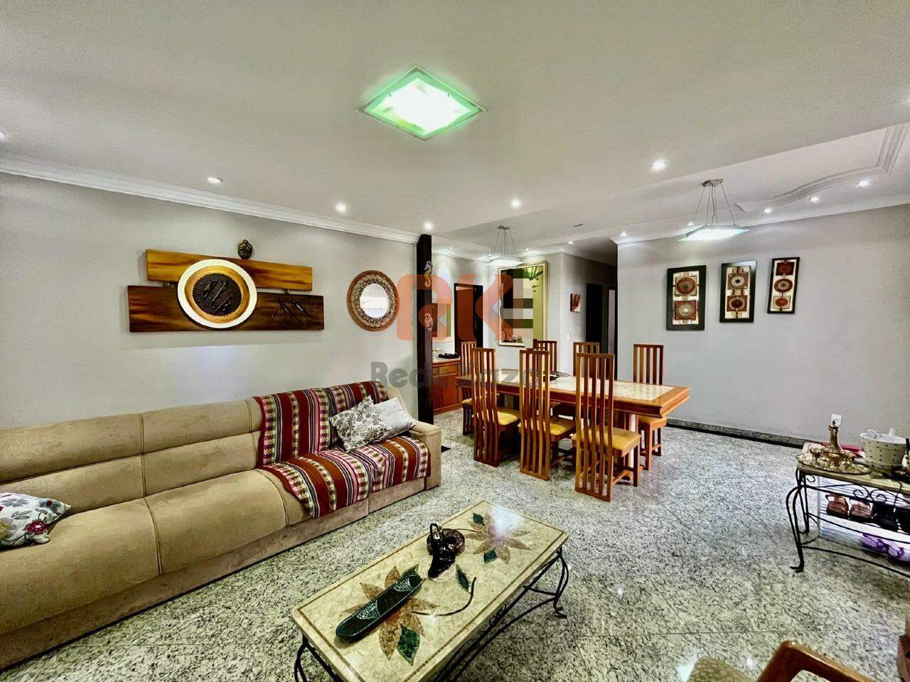 Casa à venda no Planalto: 