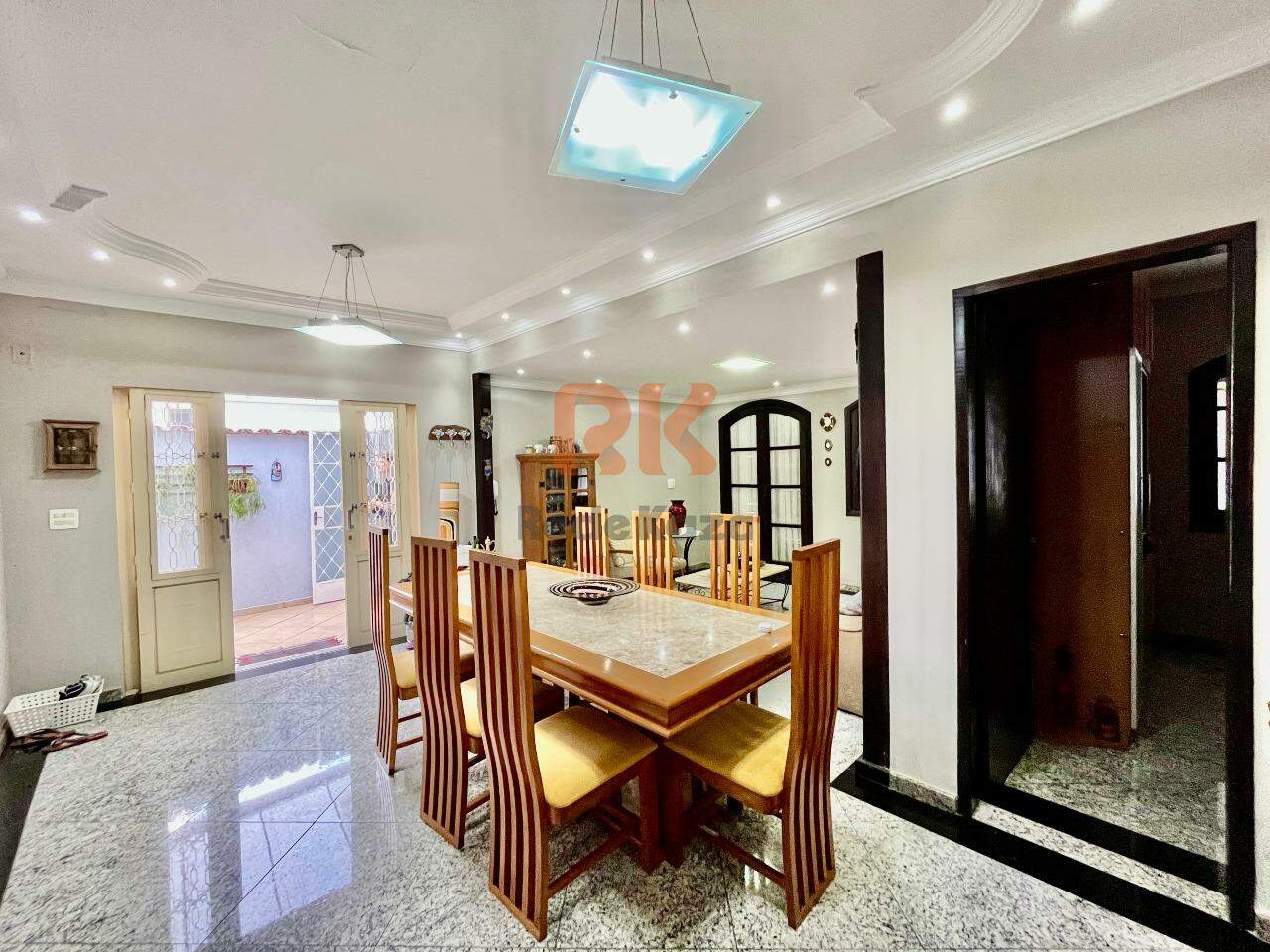 Casa à venda no Planalto: 
